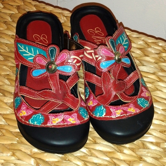 Elite by Corkys Summer 9 Leather Floral Butterfly Art To Wear Sandals 39 - Picture 1 of 6